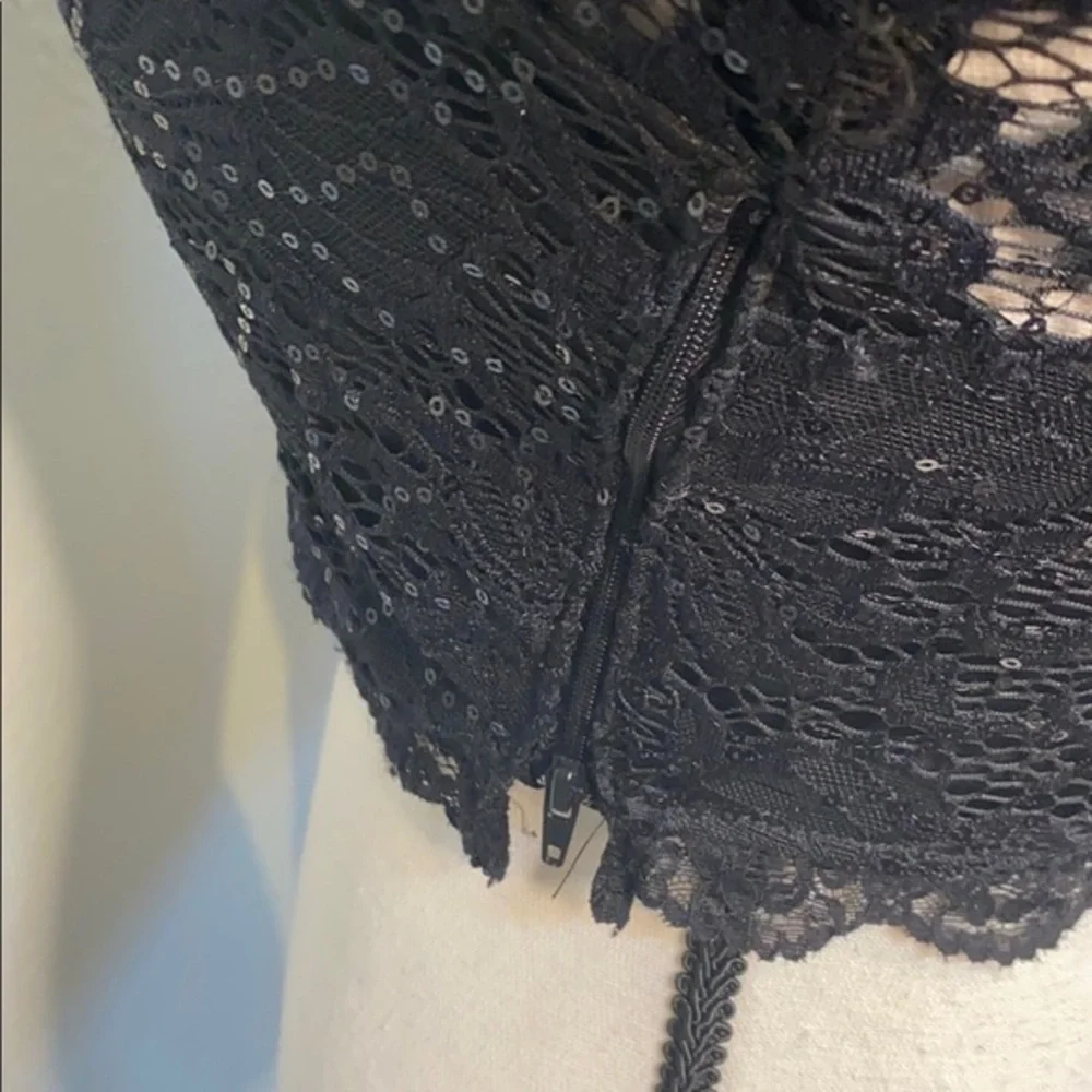 💜💜 Women’s Black Lacy Sequined Top Junior Size 3